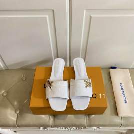 Picture of Louis Vuitton Slippers _SKULVsz35-40Y0119429